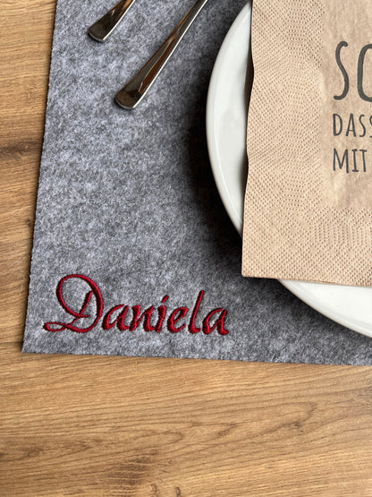 Platzset individuell mit Name bestickt Tischset