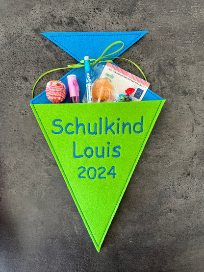 Schultüte (Größe: 30 x 18 cm) aus Filz individuell bestickt ideal als kleines Geschenk zur Einschulung.