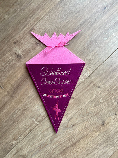 Personalisierte Schultüte (Größe: 30 x 18 cm) aus Filz hochwertig bestickt | Schulkind | Geschenk | Schulstart | Zuckertüte | Geldgeschenk