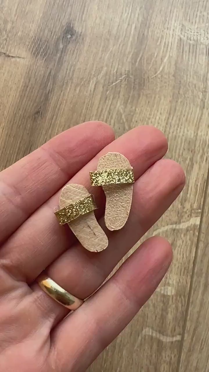 Wichtel Schuhe mit Riemchen aus Holz Miniatur